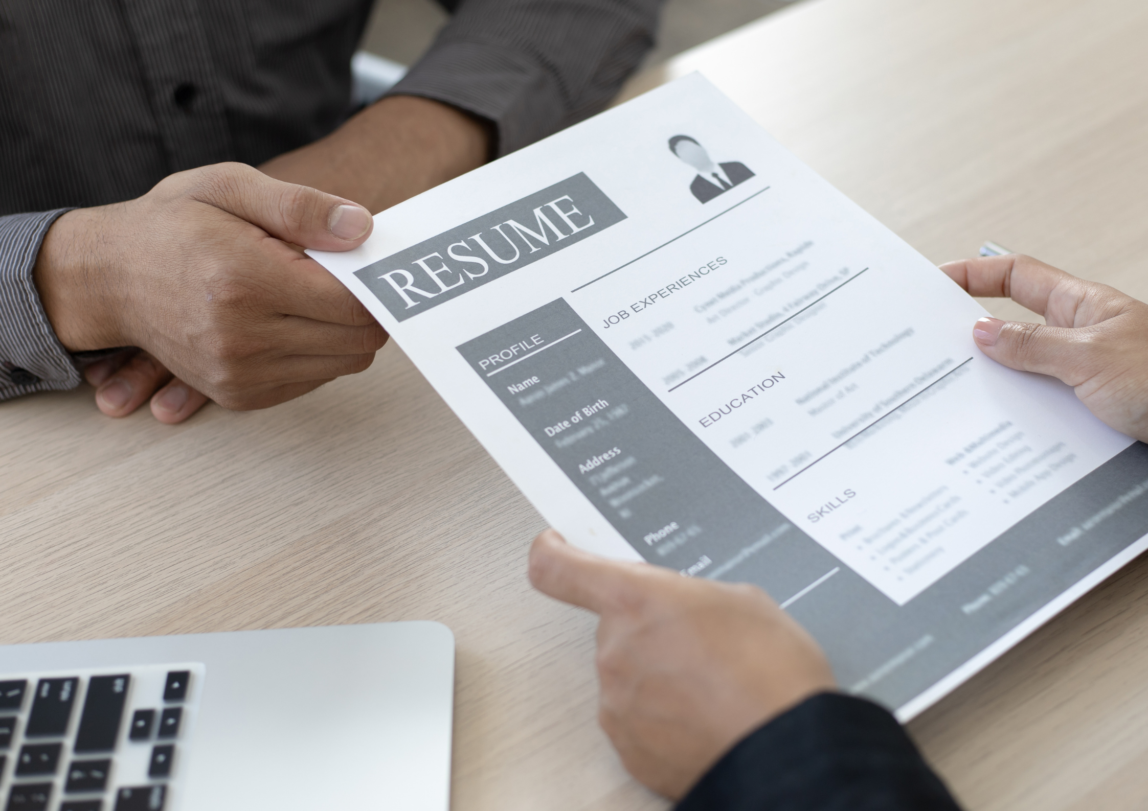 10 Best Dental Nurse CV Examples & Templates